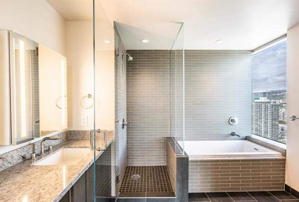 Heart of Kaka'ako Luxury Apartment - Honolulu, Hawaii