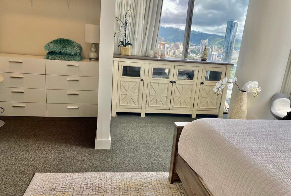 Heart of Kaka'ako Luxury Apartment - Honolulu, Hawaii