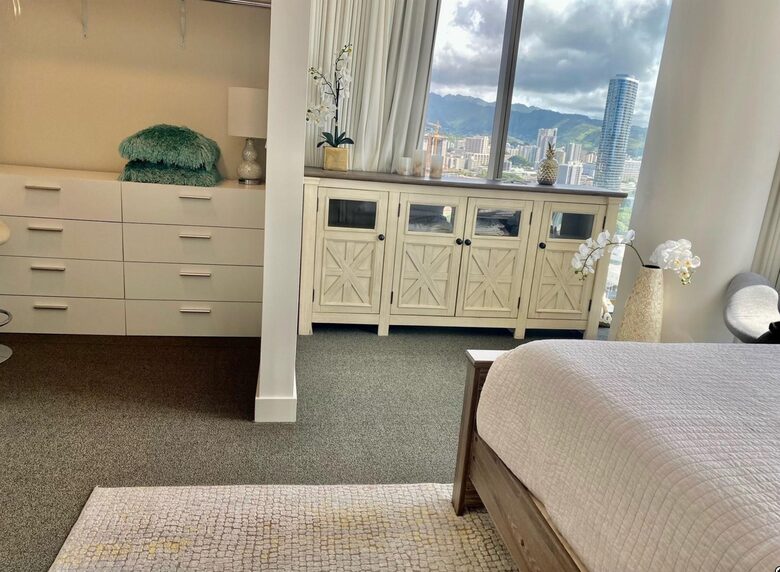 Heart of Kaka'ako Luxury Apartment - Honolulu, Hawaii