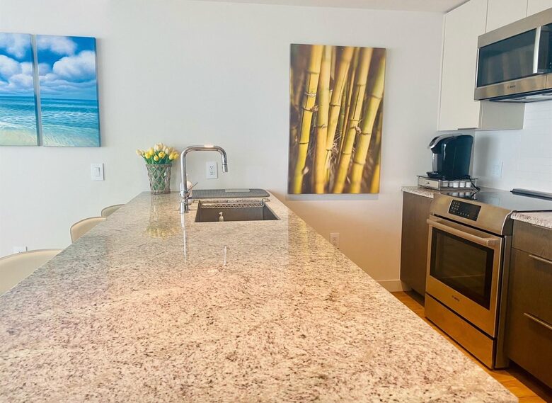 Heart of Kaka'ako Luxury Apartment - Honolulu, Hawaii