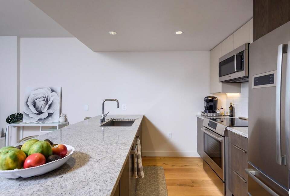 Heart of Kaka'ako Luxury Apartment - Honolulu, Hawaii