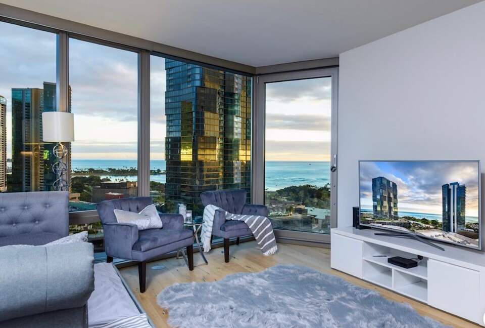 Heart of Kaka'ako Luxury Apartment - Honolulu, Hawaii