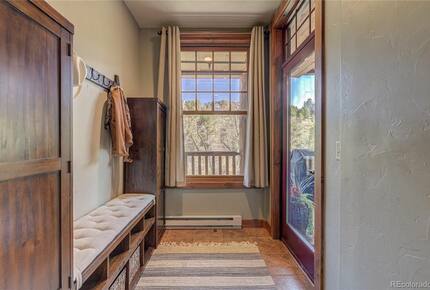 Home Exchange in Steamboat Springs, CO, front entrance mudroom