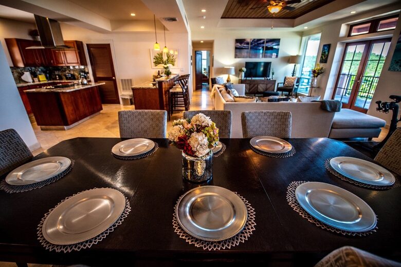 Home Exchange in St. John, USVI, dining table