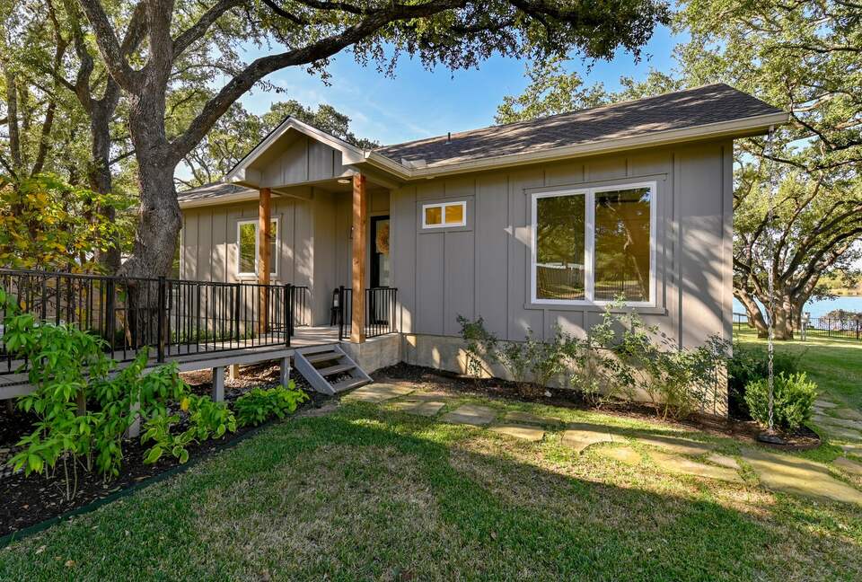 Lakefront Designer's Home on Lake LBJ - Kingsland, Texas