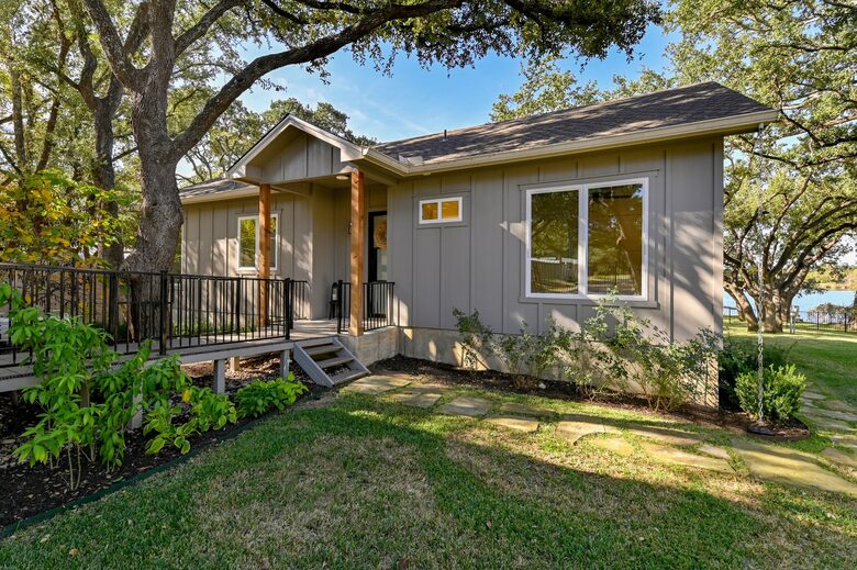 Lakefront Designer's Home on Lake LBJ - Kingsland, Texas