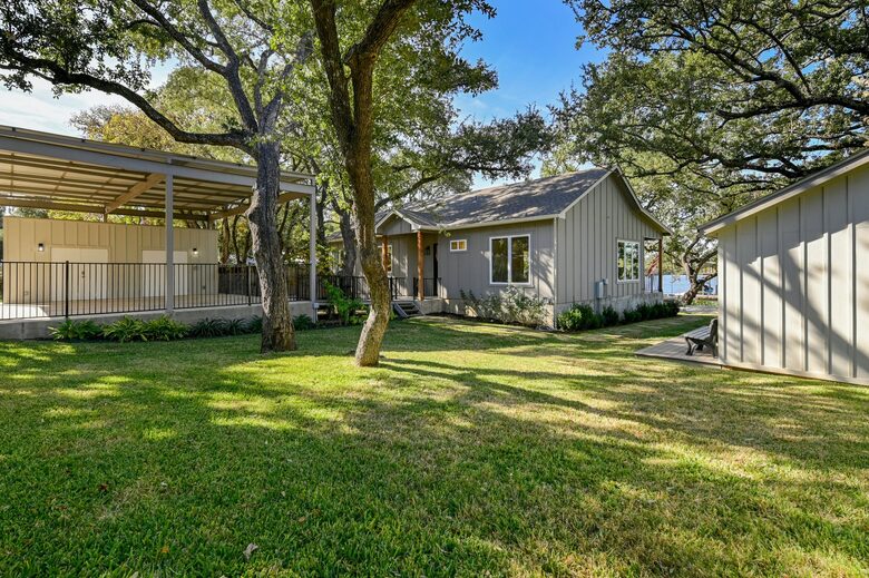 Lakefront Designer's Home on Lake LBJ - Kingsland, Texas