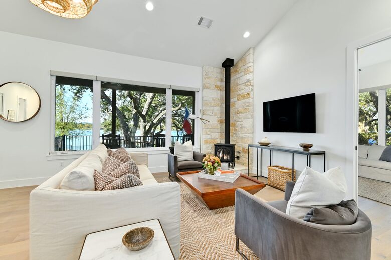 Lakefront Designer's Home on Lake LBJ - Kingsland, Texas