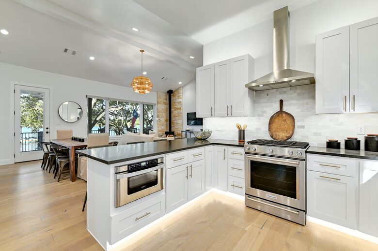 Lakefront Designer's Home on Lake LBJ - Kingsland, Texas