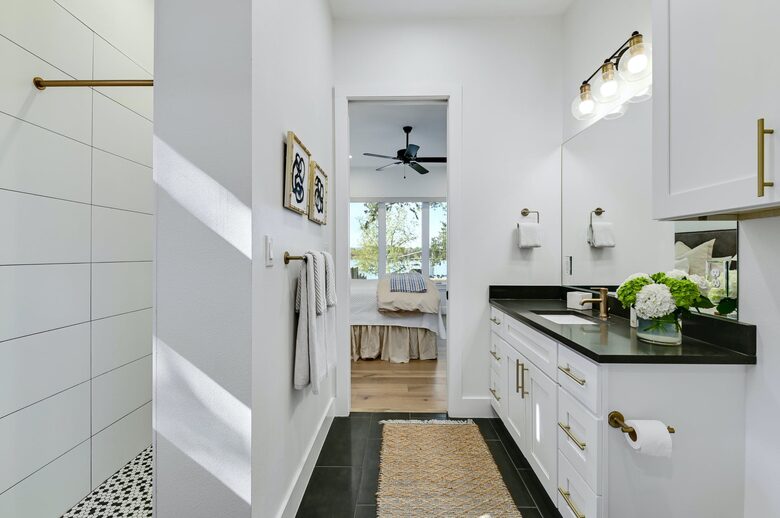 Lakefront Designer's Home on Lake LBJ - Kingsland, Texas