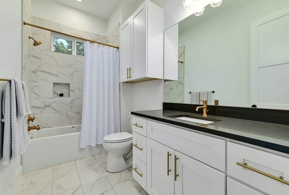 Lakefront Designer's Home on Lake LBJ - Kingsland, Texas