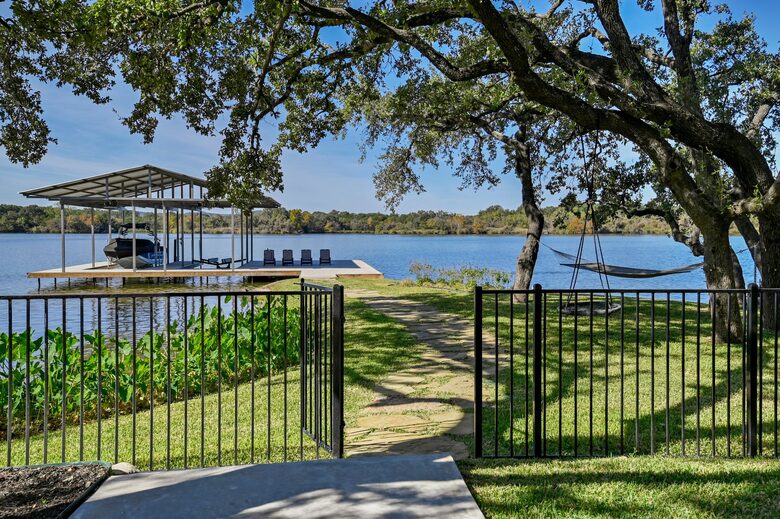 Lakefront Designer's Home on Lake LBJ - Kingsland, Texas