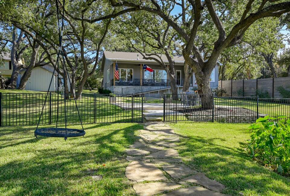 Lakefront Designer's Home on Lake LBJ - Kingsland, Texas