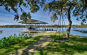 Lakefront Designer's Home on Lake LBJ - Kingsland, Texas