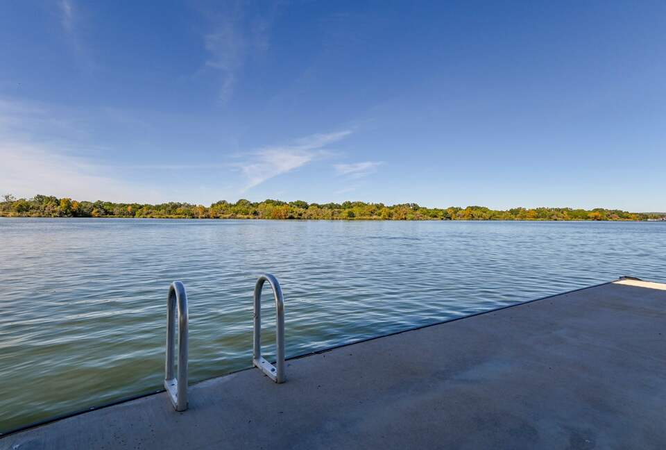 Lakefront Designer's Home on Lake LBJ - Kingsland, Texas