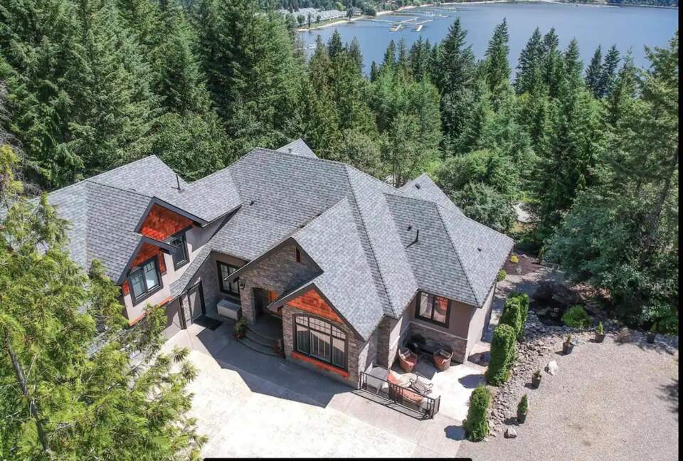 Home Exchange in British Columbia with views of Lake Mara