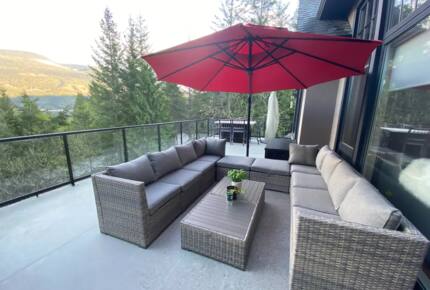 Home Exchange in British Columbia luxurious deck seating