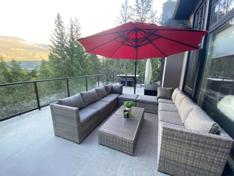 Home Exchange in British Columbia luxurious deck seating