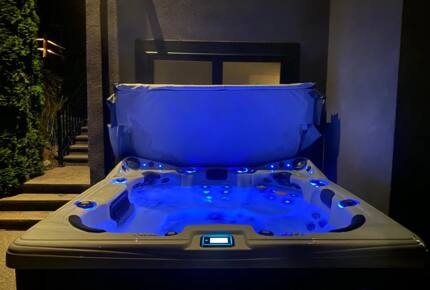 Home Exchange in British Columbia luxurious hot tub