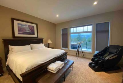 Home Exchange in British Columbia master bedroom