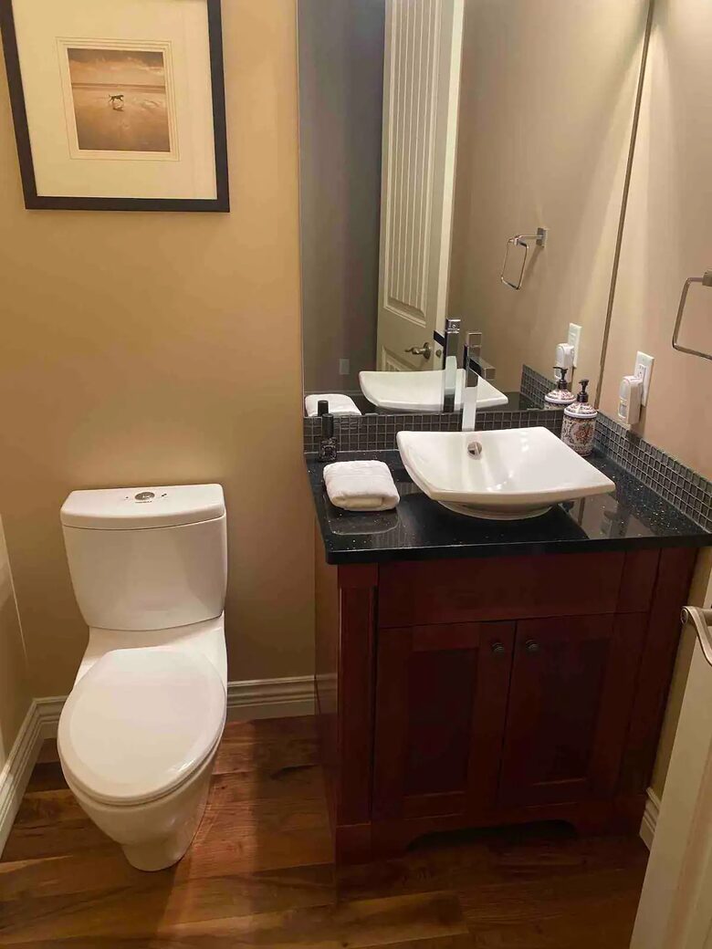 Home Exchange in British Columbia guest bathroom