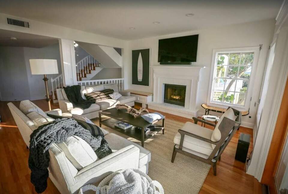 Home Exchange in Indian Shores, FL family room with lots of seating