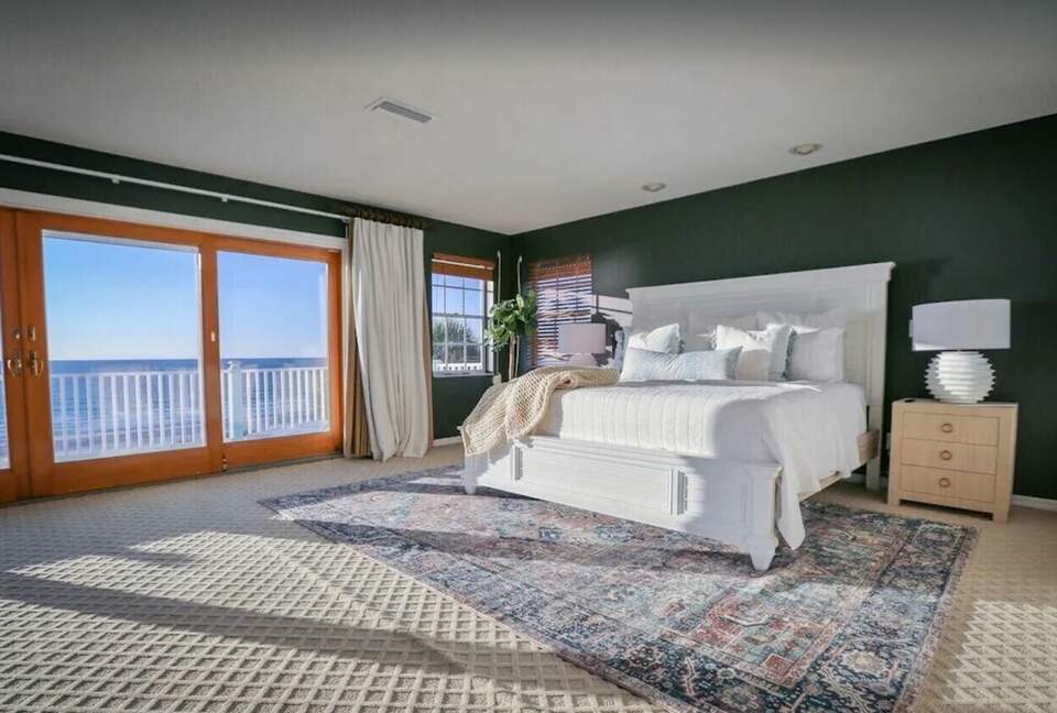 Home Exchange in Indian Shores, FL large master bedroom with views