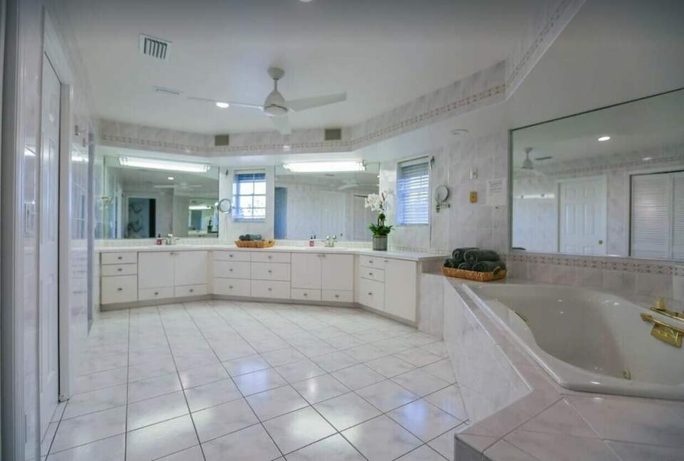Home Exchange in Indian Shores, FL master bathroom en suite