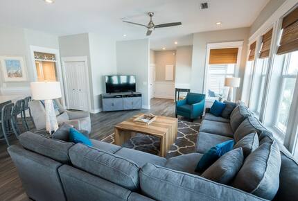 Home Exchange in Santa Rosa Beach, FL, cozy couch and tv