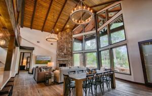 Retreat at Whispering Pines Luxe Cabin - Show Low, Arizona