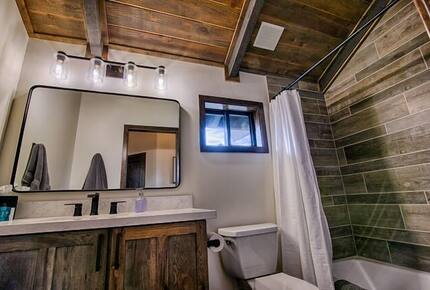 Retreat at Whispering Pines Luxe Cabin - Show Low, Arizona