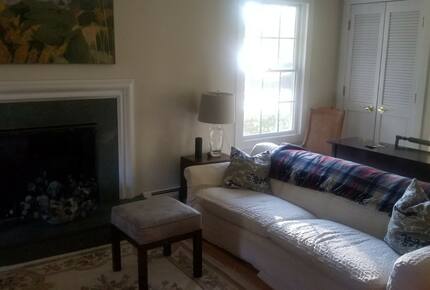 Home Exchange in Jamestown, RI, beach house living room