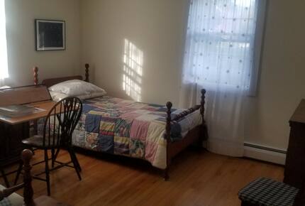 Home Exchange in Jamestown, RI, twin bedroom with desk
