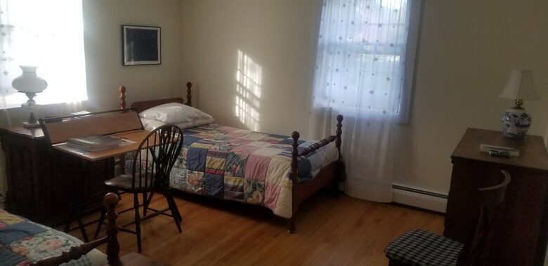 Home Exchange in Jamestown, RI, twin bedroom with desk