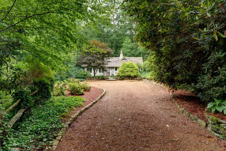 Quaint Highlands Cottage - Highlands, North Carolina