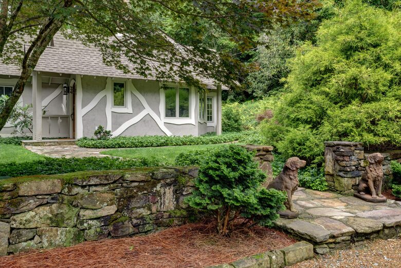 Quaint Highlands Cottage - Highlands, North Carolina