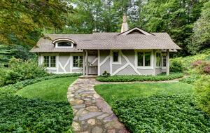 Quaint Highlands Cottage - Highlands, North Carolina