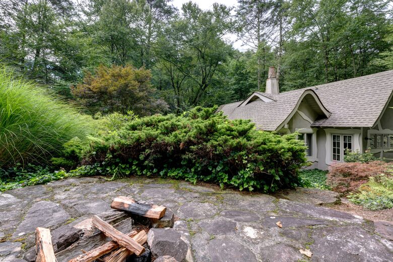 Quaint Highlands Cottage - Highlands, North Carolina