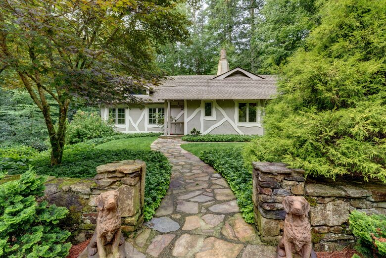 Quaint Highlands Cottage - Highlands, North Carolina