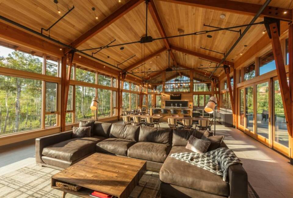 Home Exchange in Silverthorne, CO, community club house living space