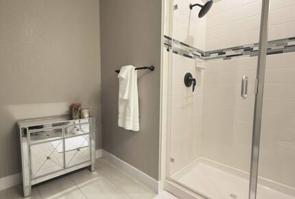 Home Exchange in Denver, CO, luxury townhome full bathroom