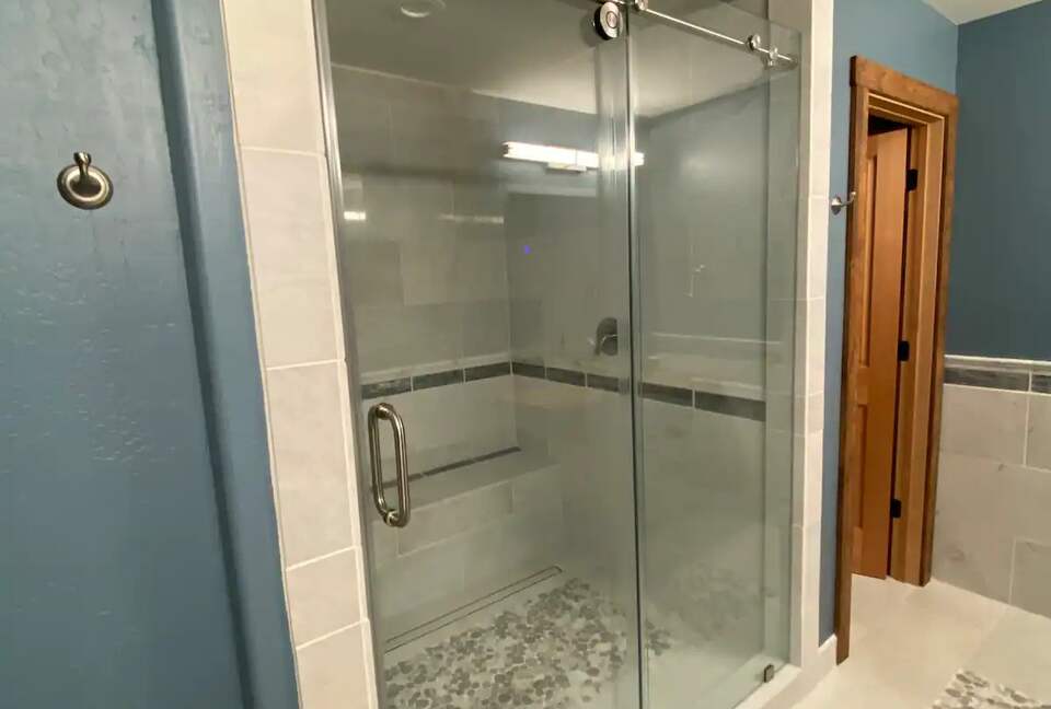 Home Exchange in South Lake Tahoe, CA, en suite walk in shower
