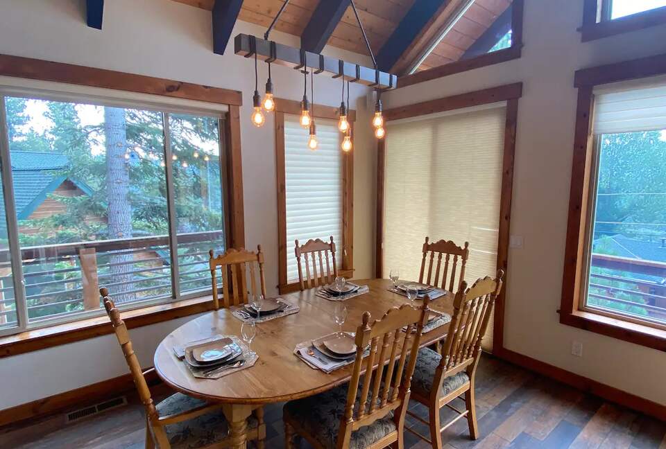 Home Exchange in South Lake Tahoe, CA, dining room