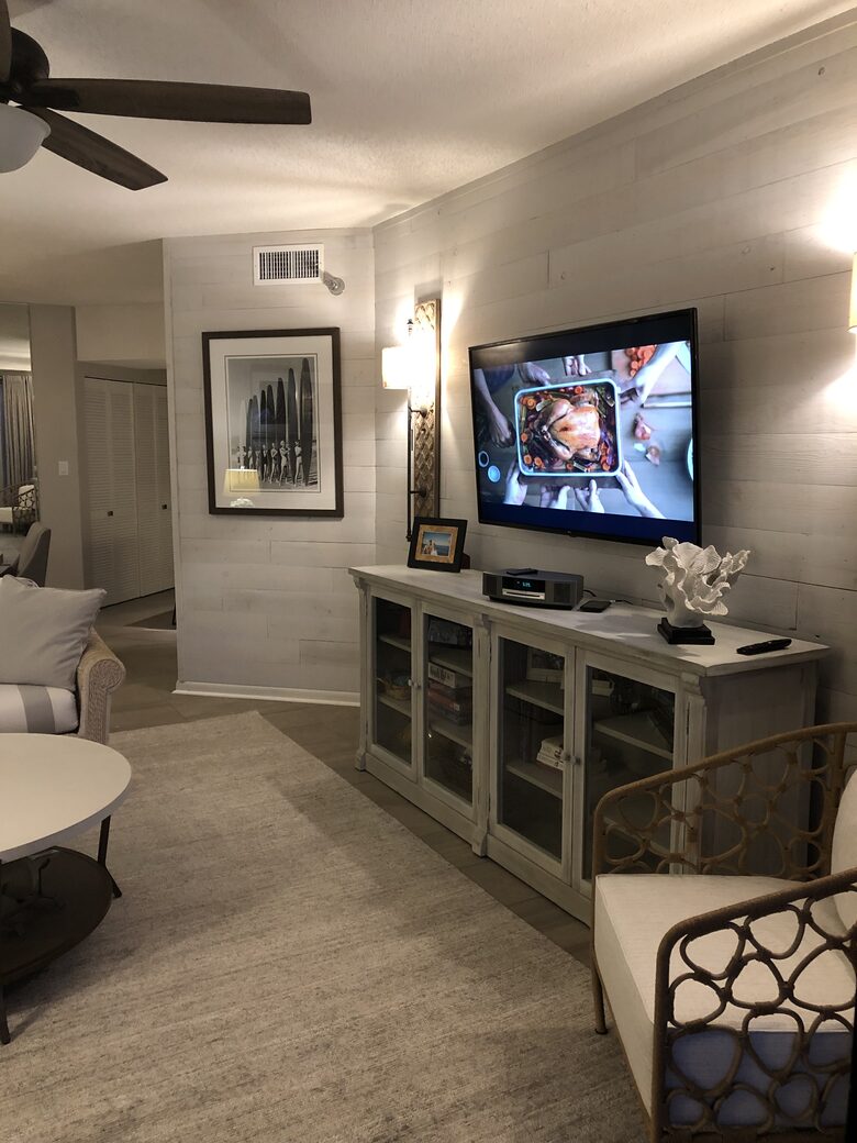 Home Exchange in Orange Beach, AL, family room with beachy features