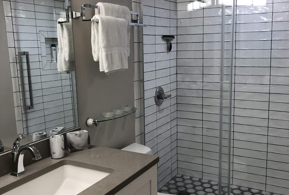 Home Exchange in Orange Beach, AL master bathroom