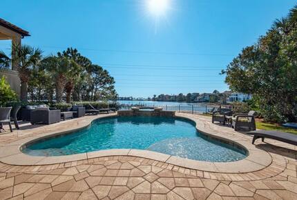 Home Exchange in Destin, FL, lake front property with pool