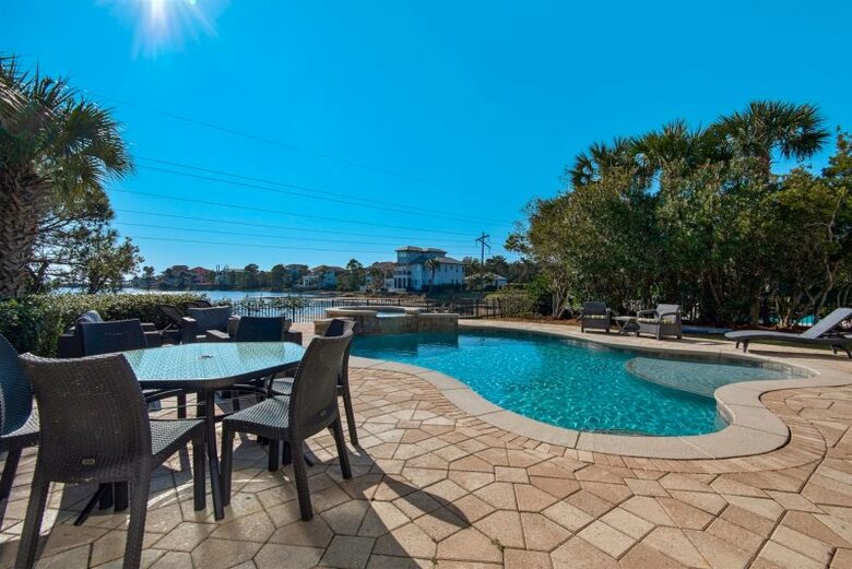 Home Exchange in Destin, FL, lake front property outdoor lounge