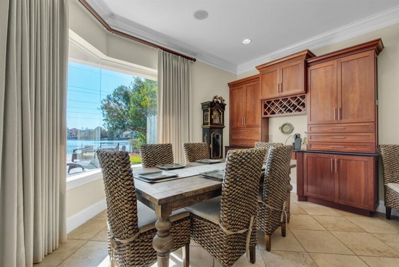 Home Exchange in Destin, FL, lake front property breakfast nook