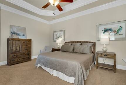 Home Exchange in Destin, FL, lake front property master suite