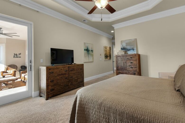Home Exchange in Destin, FL, lake front property master suite